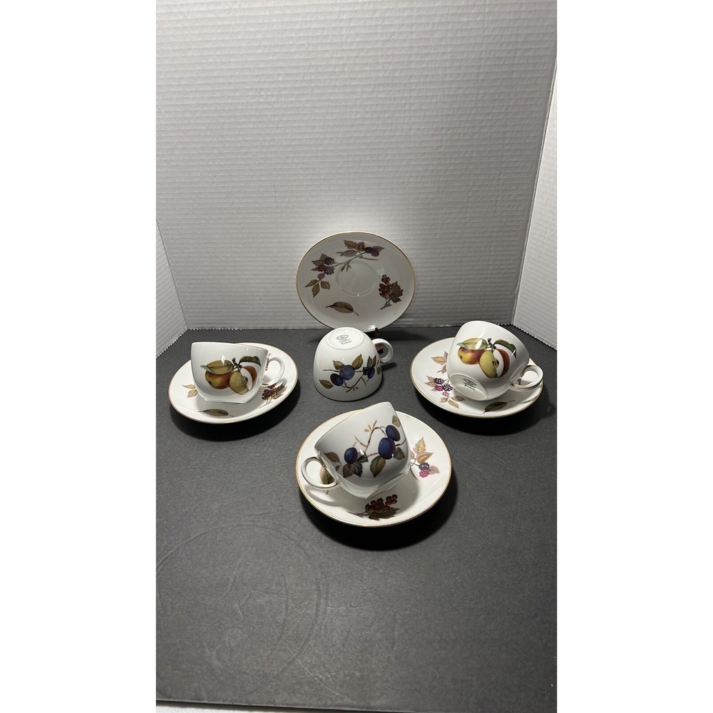 Royal Worcester Evesham Gold teacup and saucer set of 4